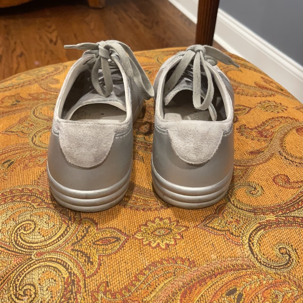 Used woman’s Chanel sneakers gray suede and leather - Picture 7 of 11